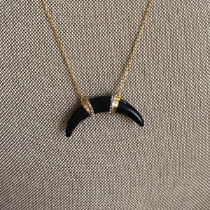 Stella & dot black arc pendant